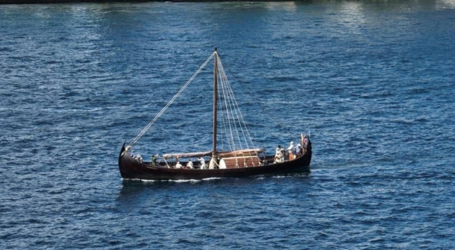 Klastadship adlı Viking gemisi boğazdan geçti