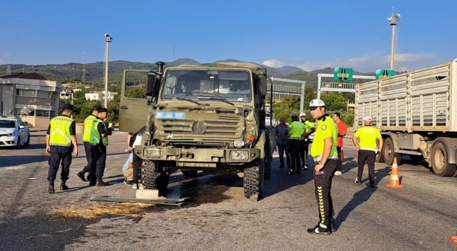 Askeri araç tıra arkadan çarptı: 10 asker yaralı!