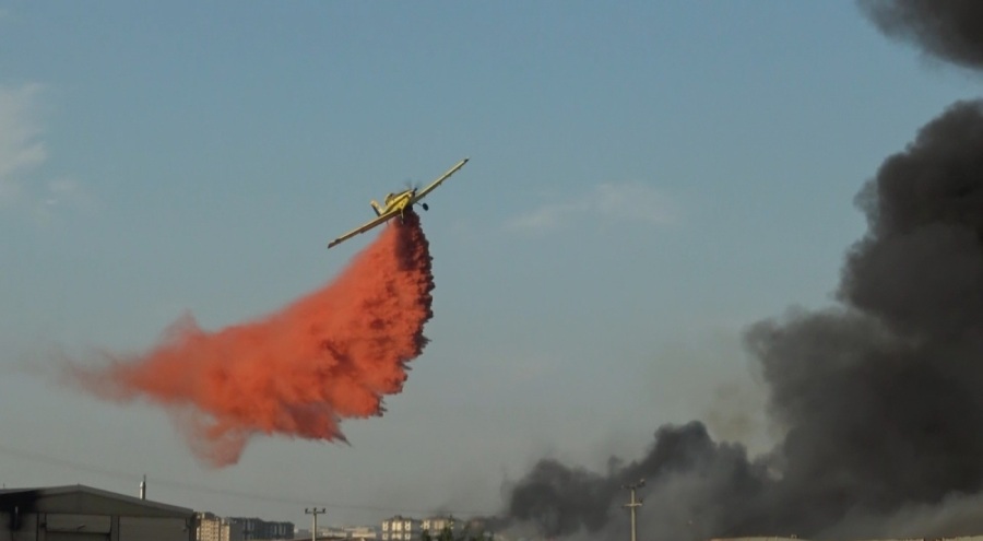 Bursa'da yanan fabrikalara 3 helikopter ve 2 uçak ile müdahale sürüyor