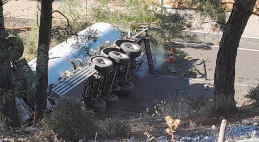 Muğla'da yakıt tankeri uçurumdan yuvarlandı!