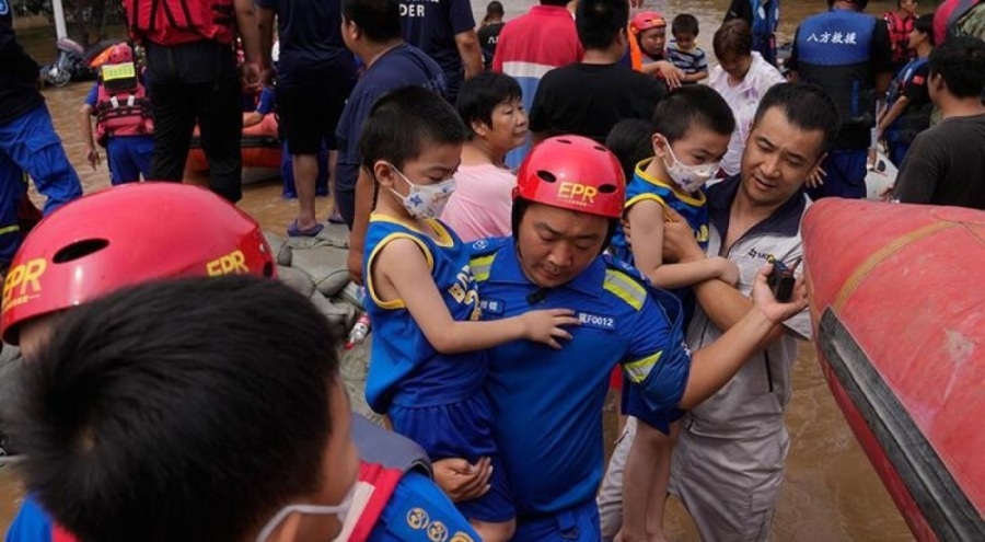 Pekin'de şiddetli yağışlar sele neden oldu