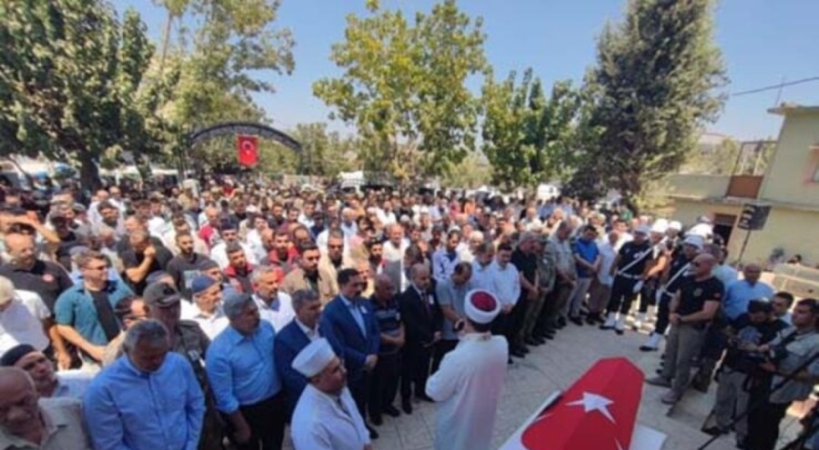 Kaza sonucu şehit düşen polis memuru toprağa verildi