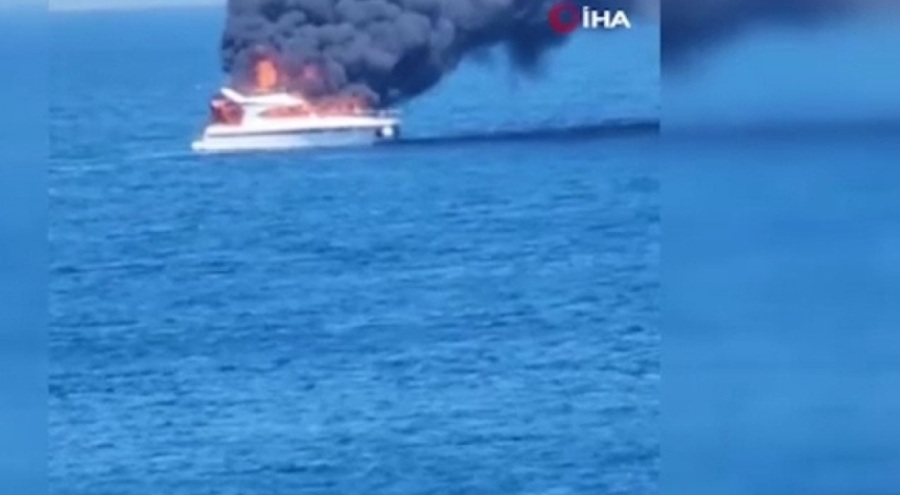 Bodrum'da lüks tekne alev aldı