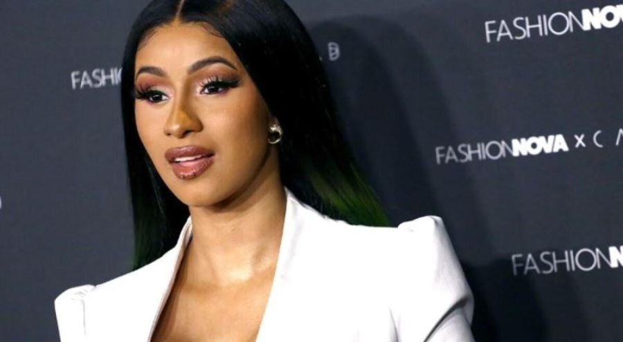 Cardi B, hayranına fırlattığı mikrofon satışa koydu: Rekor fiyatta