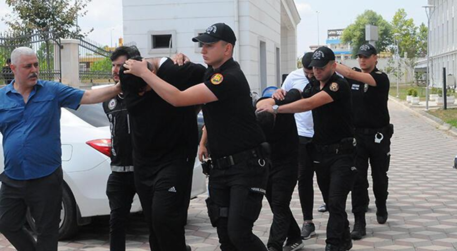 Uyuşturucu taşıdıkları otomobili bırakıp kaçmışlardı: 5 şüpheliye tutuklama
