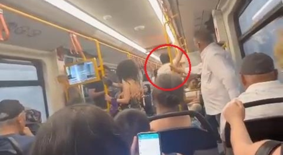 Bursa metrosunda eşini bir kadınla görünce ortalık karıştı!