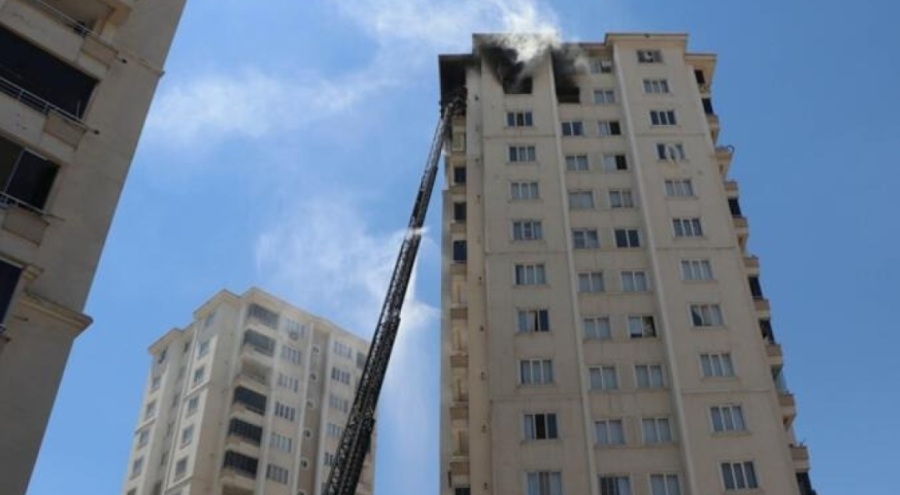 15 katlı binada yangın paniği