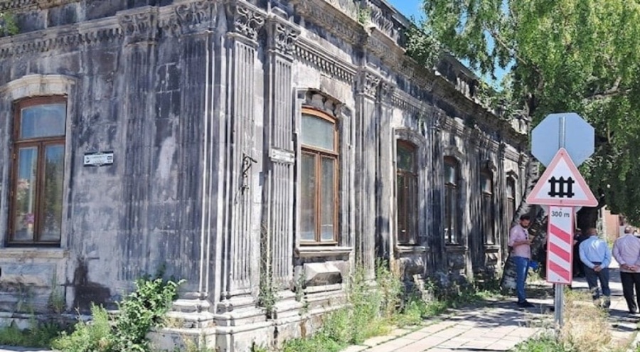 CHP Kars Milletvekili Alp, Aynalı Köşkü satanlar hakkında suç duyurusunda bulundu