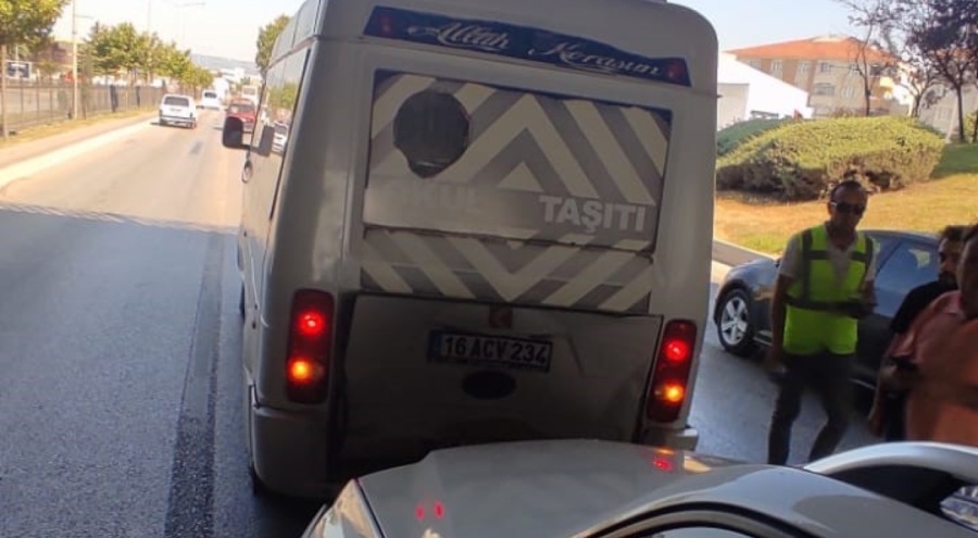 Bursa'da otomobil ile servis midibüsü çarpıştı: Çok sayıda yaralı var!