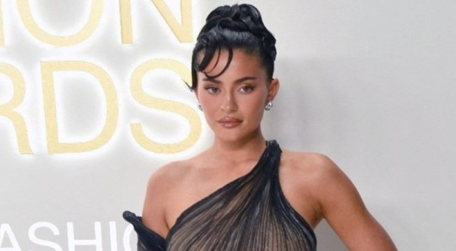 Oyuncak Kylie Jenner bebeklerine tepki geldi