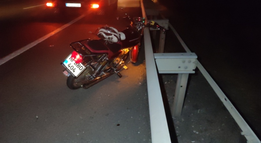 Bursa'da tırı sollayan motosiklet savruldu, 1 ölü 3 yaralı