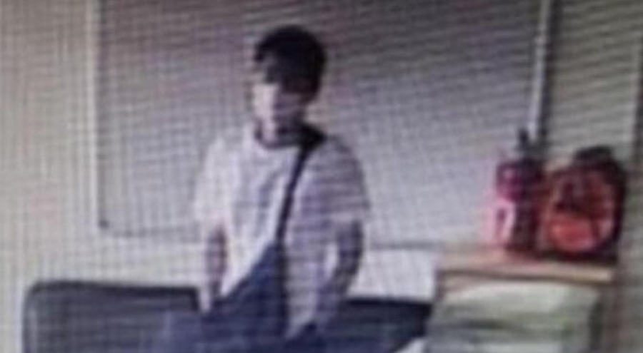 Saldırgan, okulu basıp öğretmeni bıçakladı