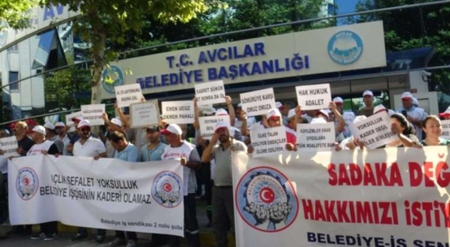 Belediyenin önünde işçiler eylem yaptı