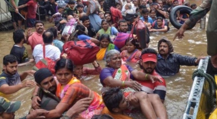 Muson yağmurları 200'e yakın can aldı