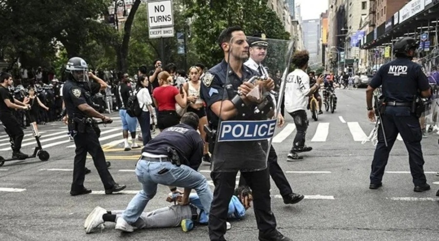 Sosyal medya fenomeninin hediye dağıtımında arbede