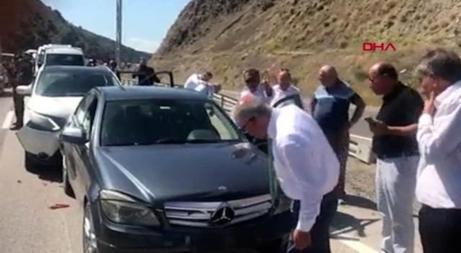 Kemal Kılıçdaroğlu'nun konvoyunda 7 aracın karıştığı trafik kazası! 2'si gazeteci 4 yaralı