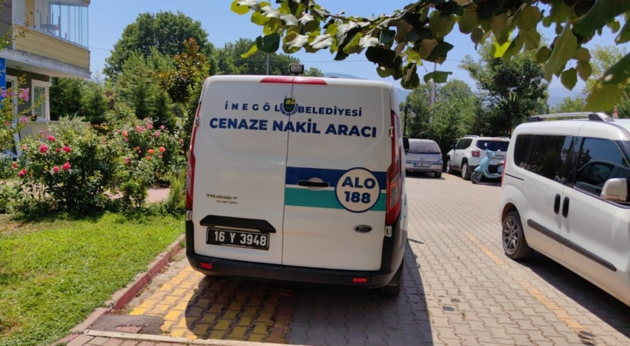 Bursa'da belediye tabibi gelmeyince sıcak havada cenaze ortada kaldı!
