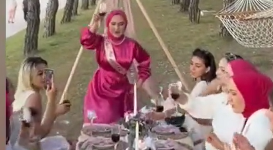 Muhafazakar 'bekarlığa veda' partisi sosyal medyada gündem oldu