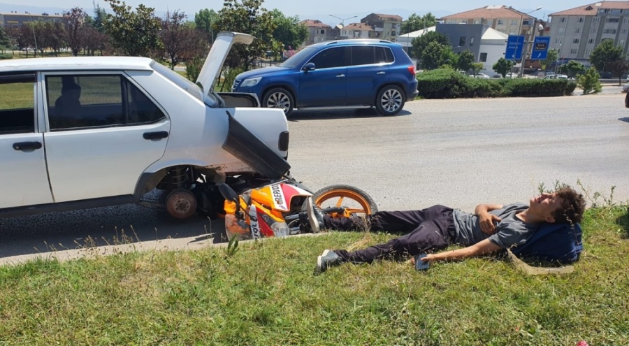 Bursa'da arızalanan araca motosiklet çarptı