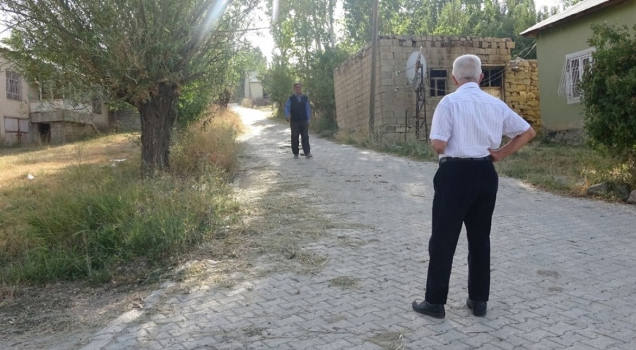 Tam 54 yıl sonra emekli öğretmen öğrencileriyle buluştu