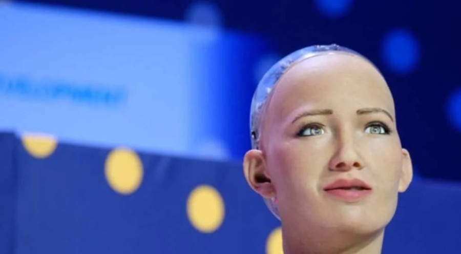 Robot Sophia, Mevzular Açık Mikrofon'a çıkıyor