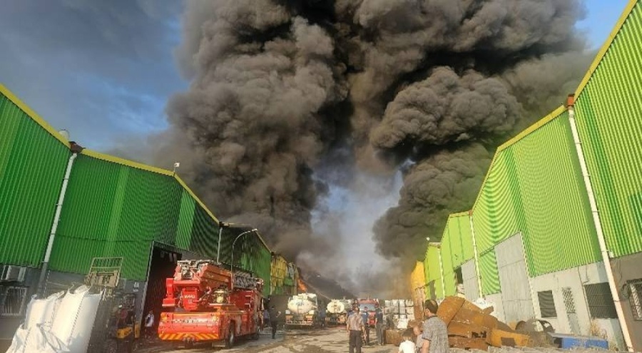 Adana'da korkutan yangın! Kolonya fabrikasına sıçradı