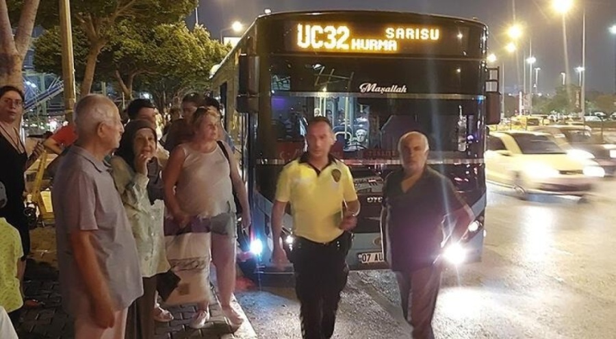 Halk otobüsünde klima tartışması!