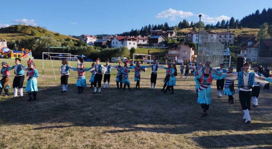 Bursa İnegöl Belediyesi Halk Dansları Topluluğu turnede