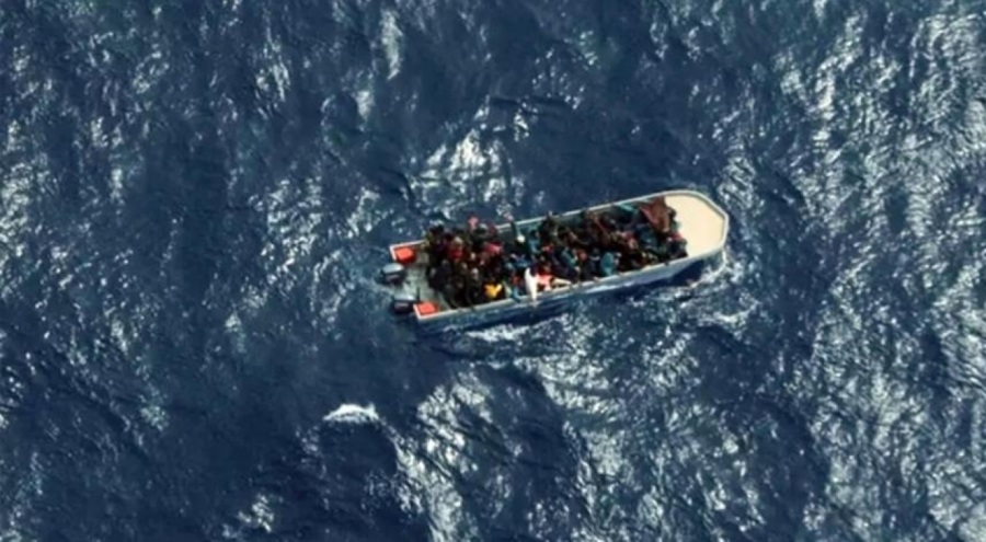 Tunus açıklarında göçmen teknesi battı! 4 ölü