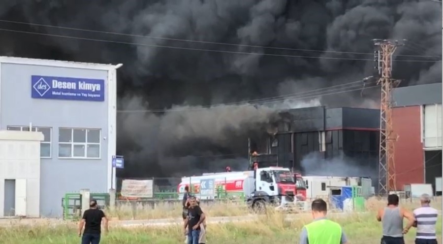 Tekirdağ'da bir fabrika alev aldı!