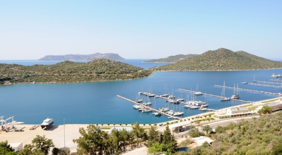 Kaş Yat Limanı'nda AVM ve otel projesine ret