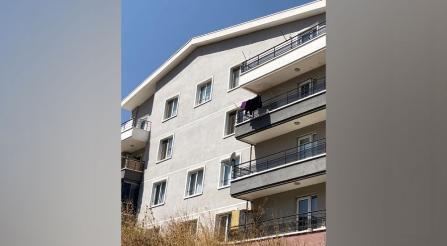 2 yaşındaki Menesa, dördüncü kattan aşağı düşerek hayatını kaybetti