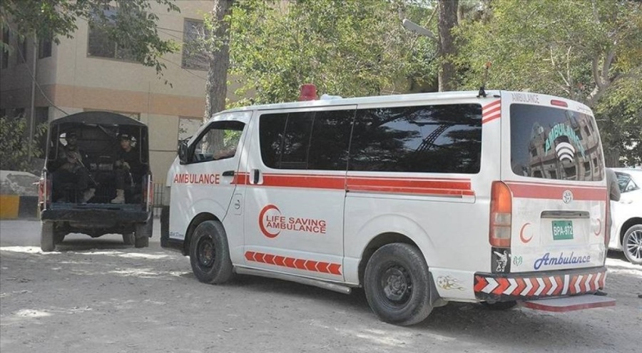 Pakistan'da bombalı saldırı: Biri siyasetçi, 7 kişi yaşamını yitirdi