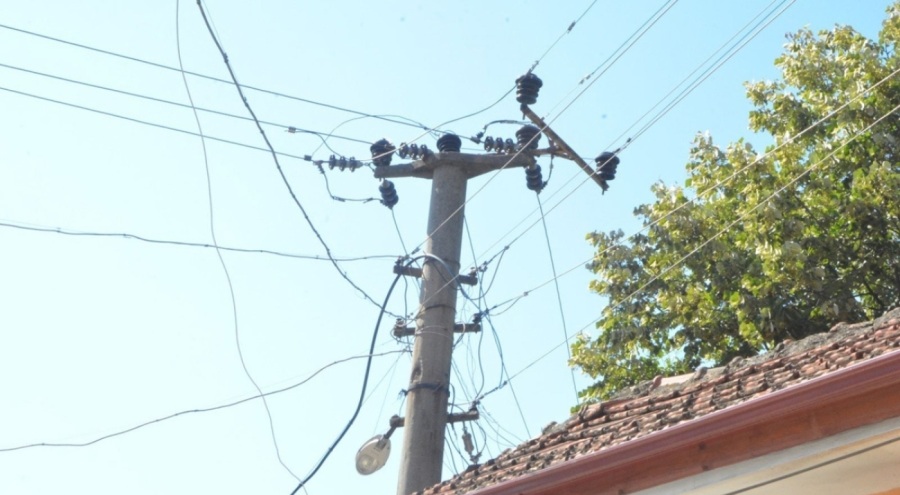 Sarkan elektrik kablolarının birbiriyle teması yüzünden art arda patlama meydana geldi