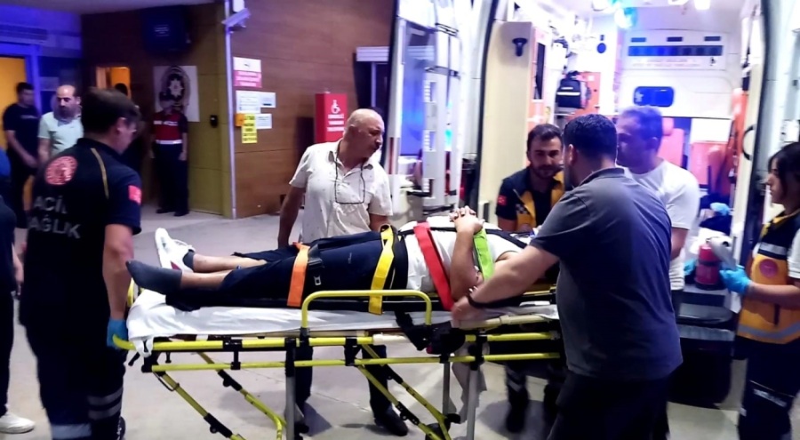 Bursa'da kontrolden çıkan araç ters döndü: Yaralılar var