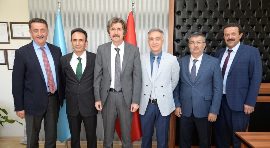 Veteriner fakültesinde yeni Dekan Prof. Dr. Bayram Şenlik oldu