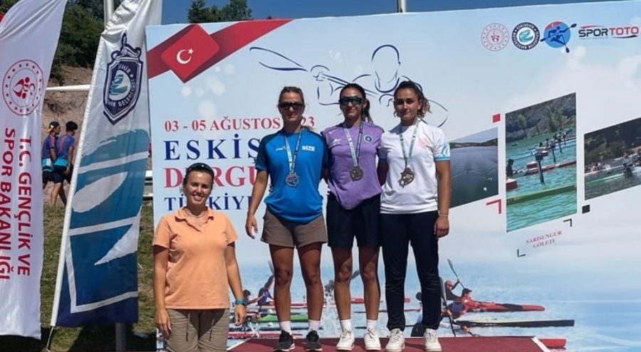 Bursa Büyükşehir Belediyespor kanocuları Eskişehir'de 33 madalya 3 kupa kazandı