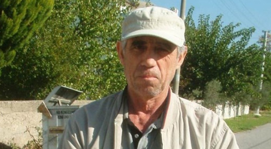 Balıkesir'de bahçe çimlerini sularken elektriğe kapılıp öldü