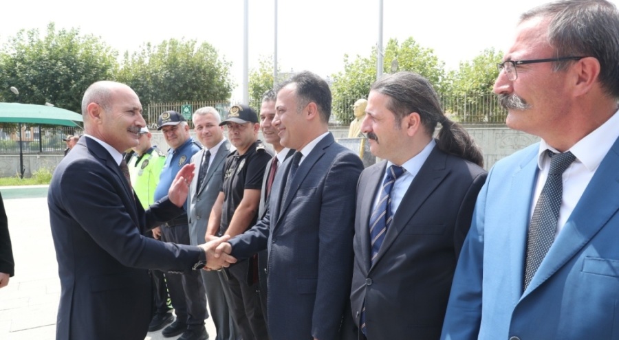 Bursa'nın yeni Emniyet Müdürü Zaimoğlu görevi törenle devraldı