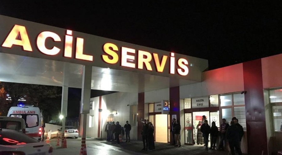 Diyarbakır'da hasarlı binanın asansör halatını sökerken 8. kattan düştü