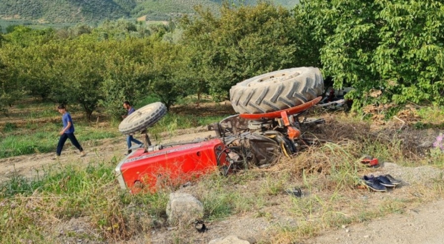 Bursa'da korkunç kaza: Minibüsle traktör çarpıştı!