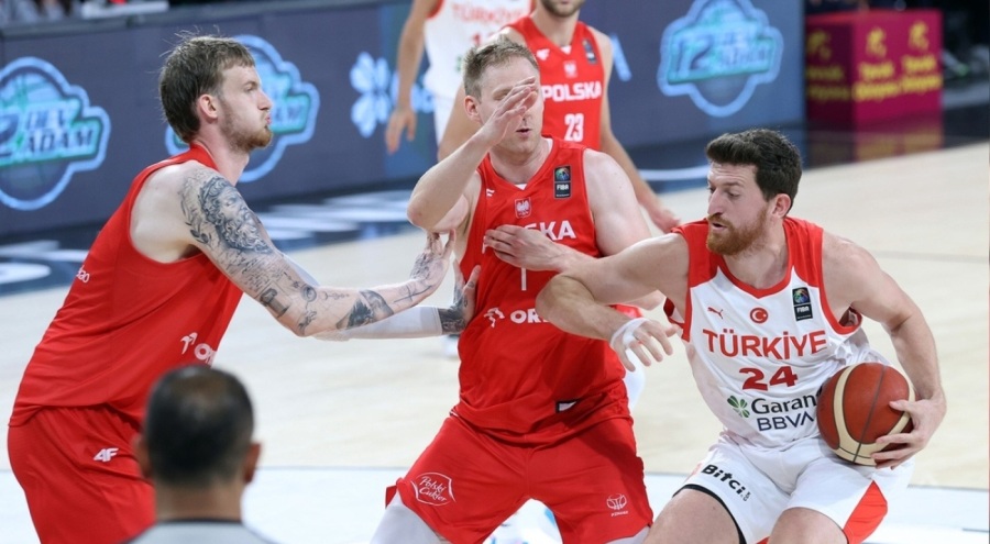 12 Dev Adam Polonya karşısında kazandı!