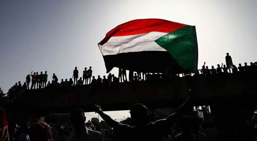Sudan'ın başkentinde çatışmalar devam ediyor, halk şehirden kaçıyor