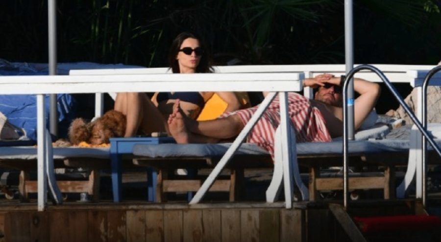 Serkan Keskin ve Meriç Aral çiftinden tatil pozları