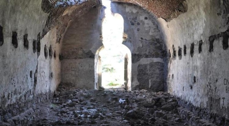 Defineciler 150 yıllık kiliseyi talan etti