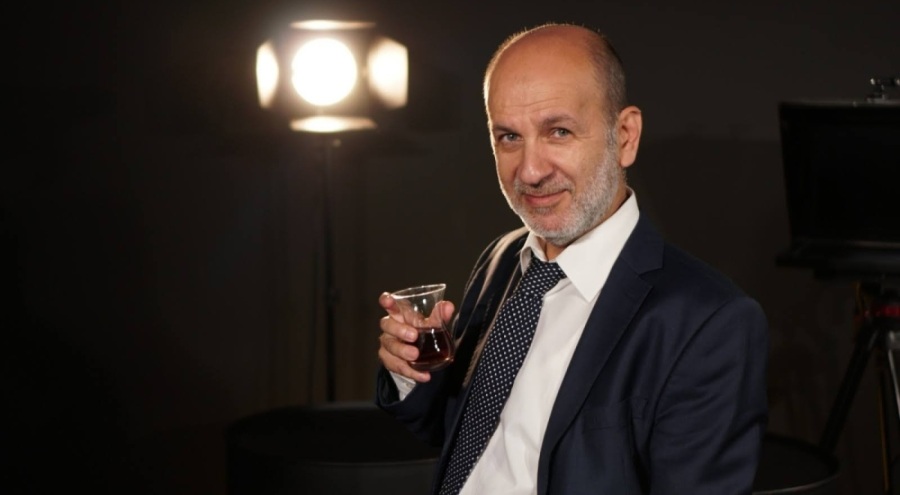 Selahattin Adıgüzeller, yazılarıyla Başka Gazete'de
