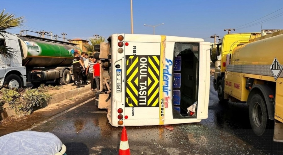 Manisa'da fabrika işçilerini taşıyan servis kaza yaptı! 25 yaralı
