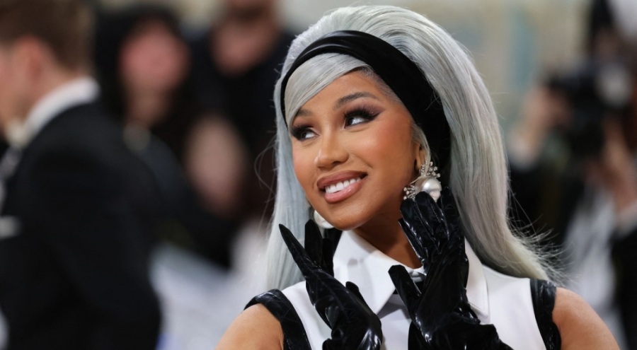 Cardi B'nin fırlattığı mikrofon 100 bin dolara alıcısını buldu