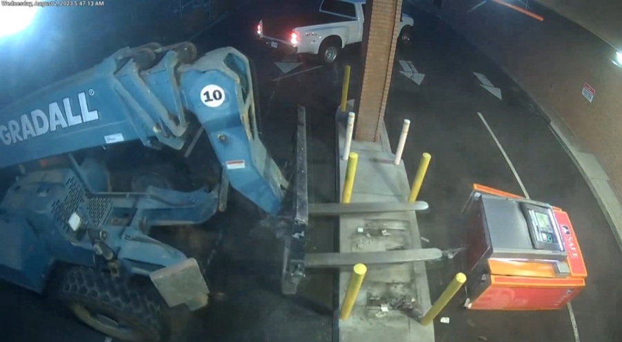 ABD'de soyguncular ATM'yi kökünden çaldı!