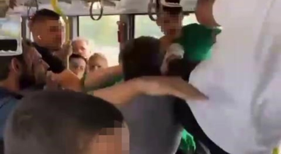 İstanbul'da metrobüste yer verme kavgasında 'uçan tekme'